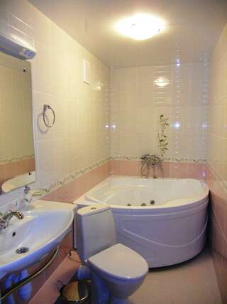 Гостиница НикОль Пермь Номер люкс премиум (с завтраком)-4